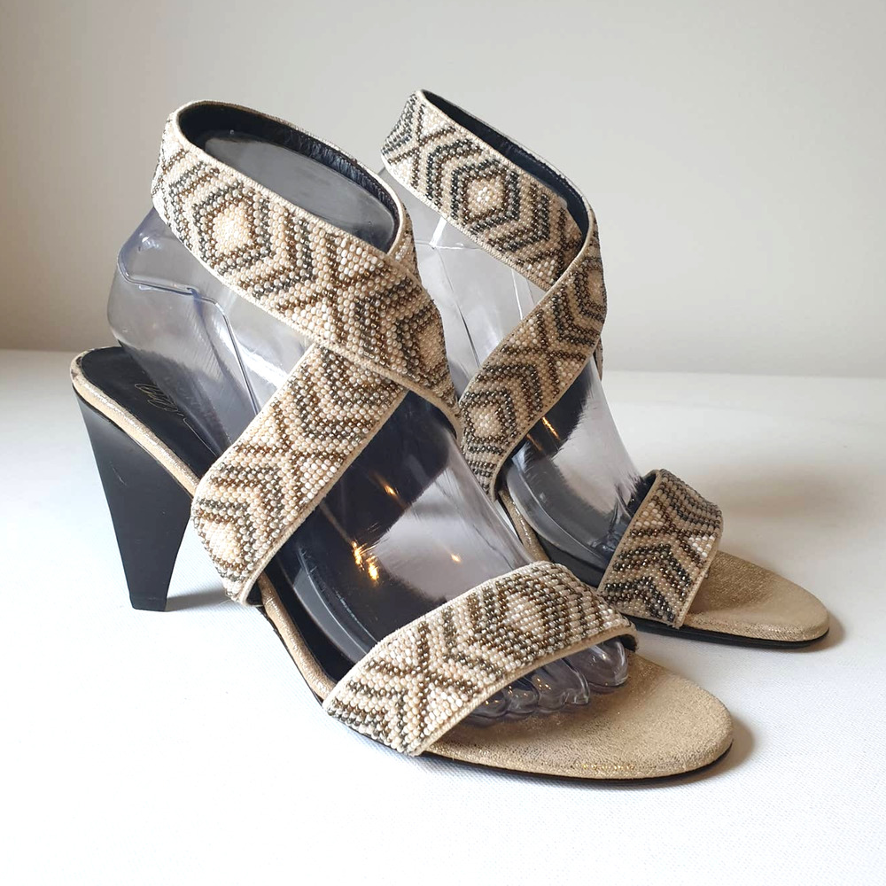 NWOT Donald J Pliner Strappy Beaded Heels Sandals Open Toes Pearls Beige Cones